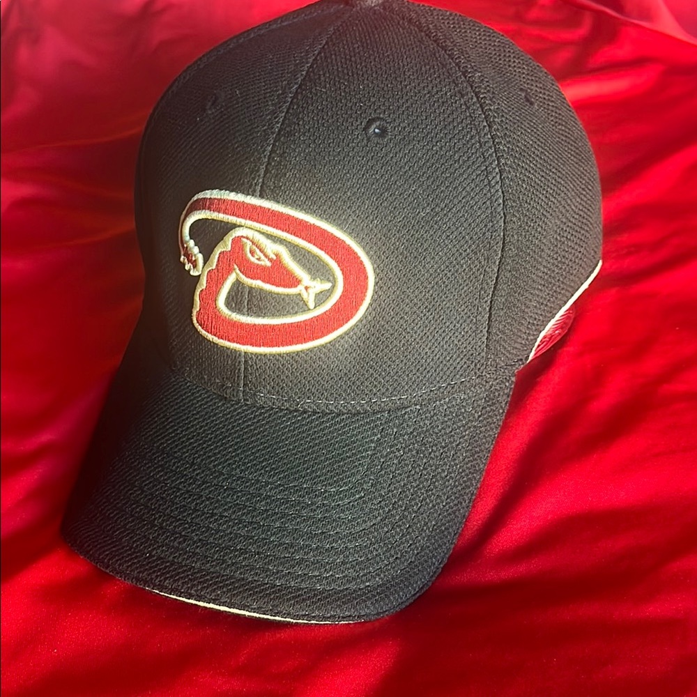 New Era Black and Red Diamondbacks Baseball Cap with Curved Brim